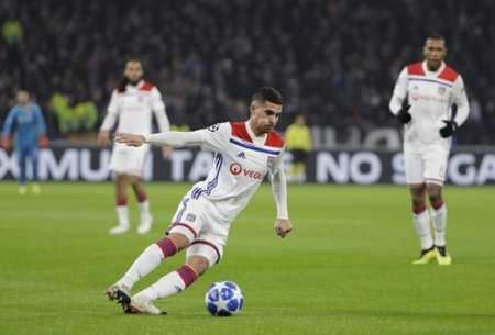 坐拥迷人的 坐拥迷人的